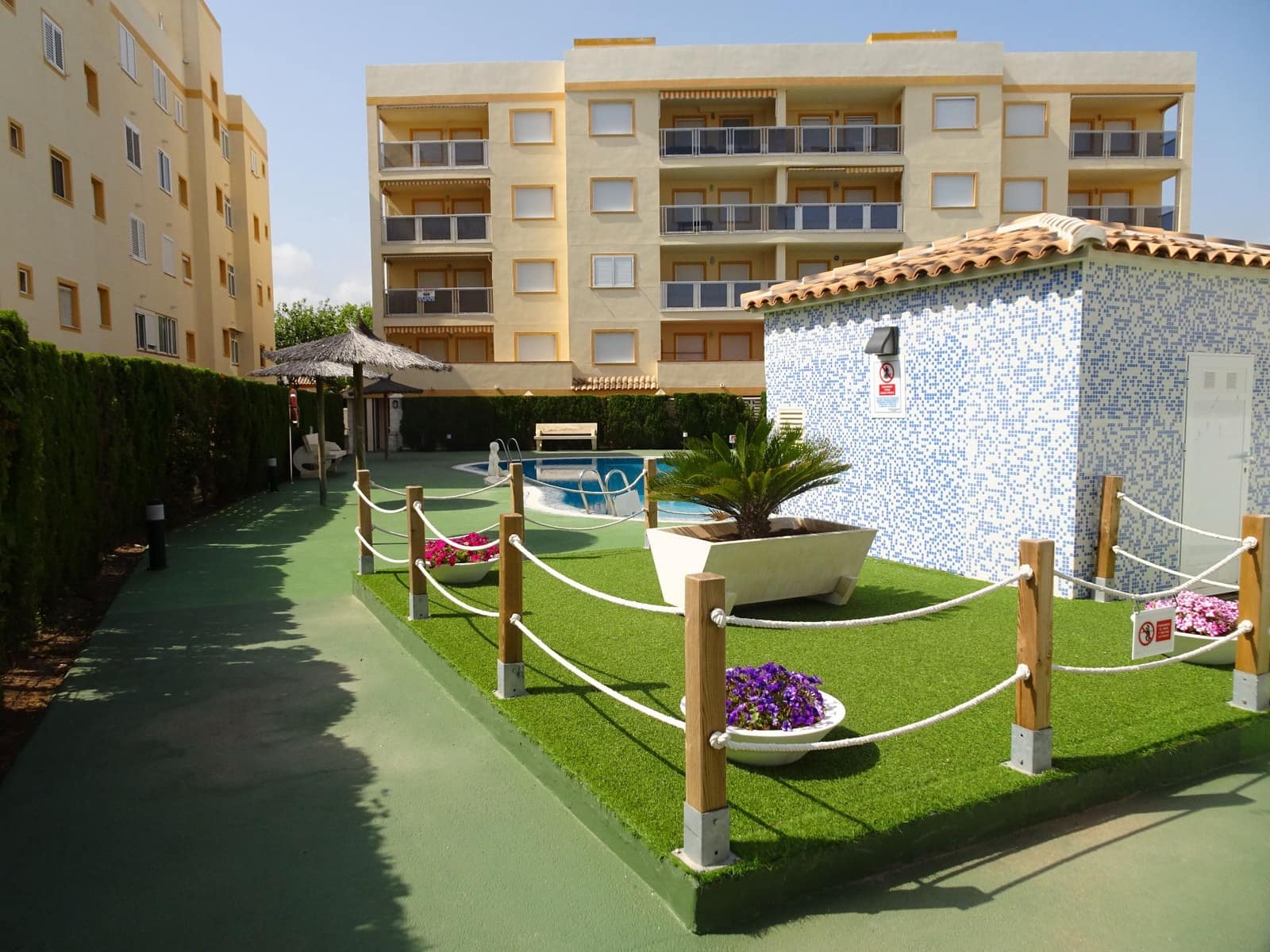 2 soveværelse Byhus til leje i Oliva med swimmingpool garage - € 700 (Ref: 8907098)