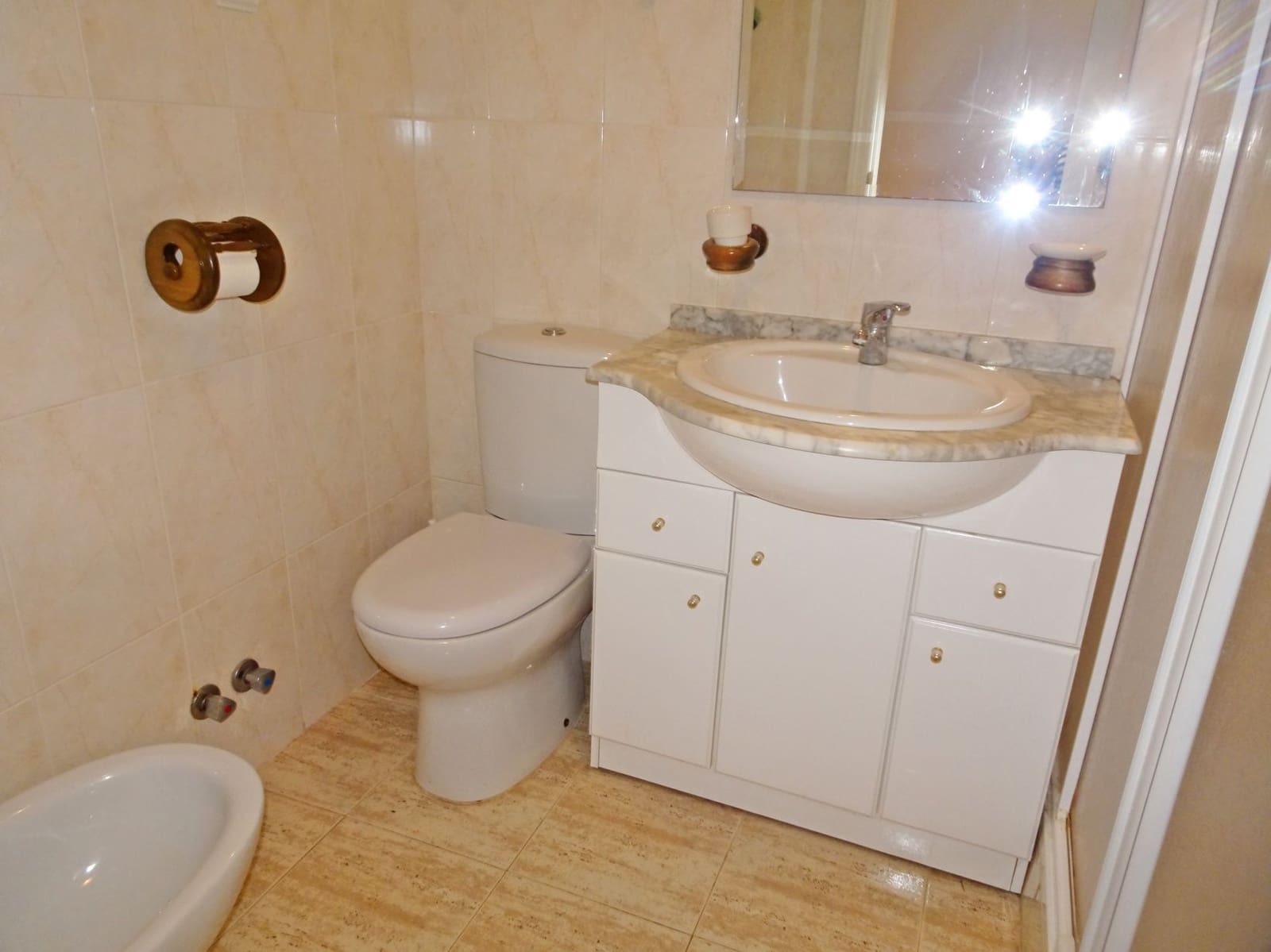 2 soveværelse Byhus til leje i Oliva med swimmingpool garage - € 700 (Ref: 8907098)