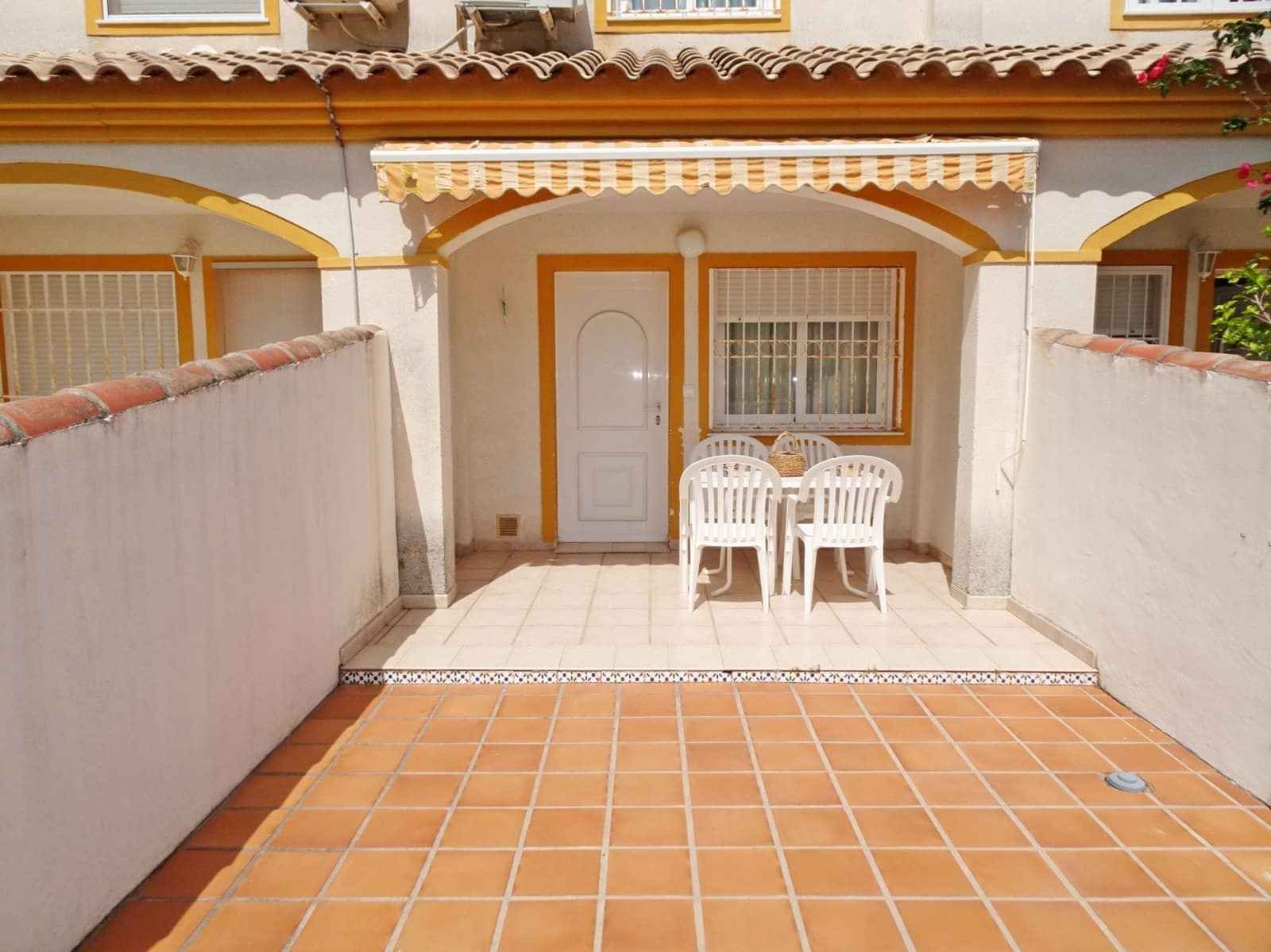 2 soveværelse Byhus til leje i Oliva med swimmingpool garage - € 700 (Ref: 8907098)