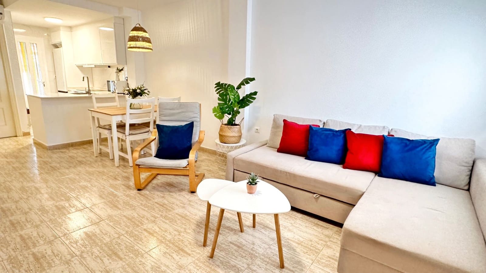 2 soveværelse Byhus til leje i Oliva med swimmingpool garage - € 700 (Ref: 8907098)