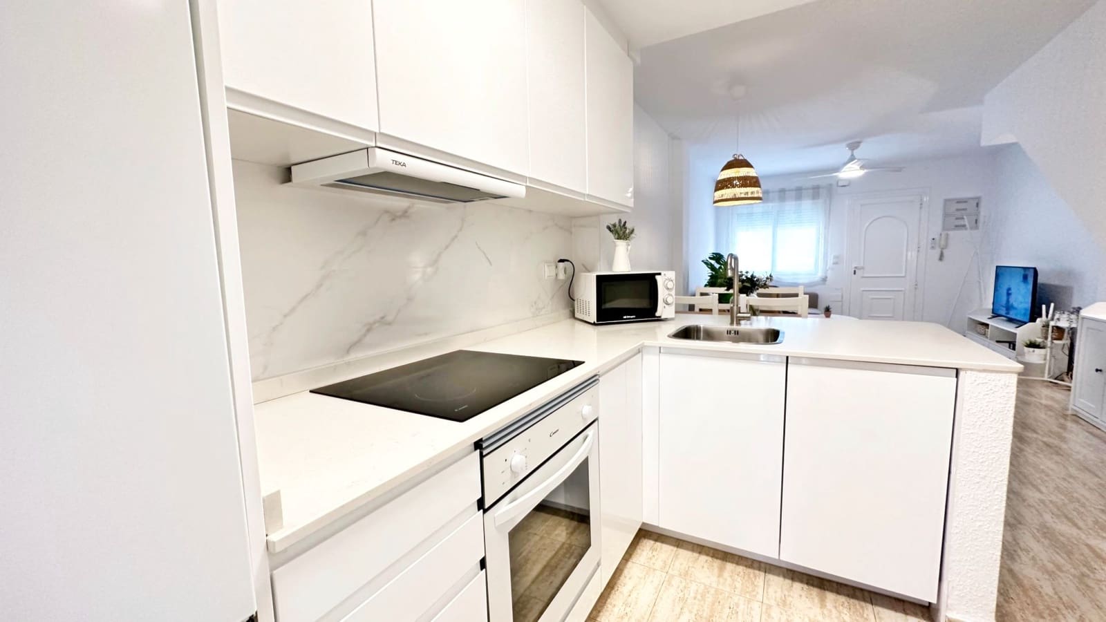 2 soveværelse Byhus til leje i Oliva med swimmingpool garage - € 700 (Ref: 8907098)