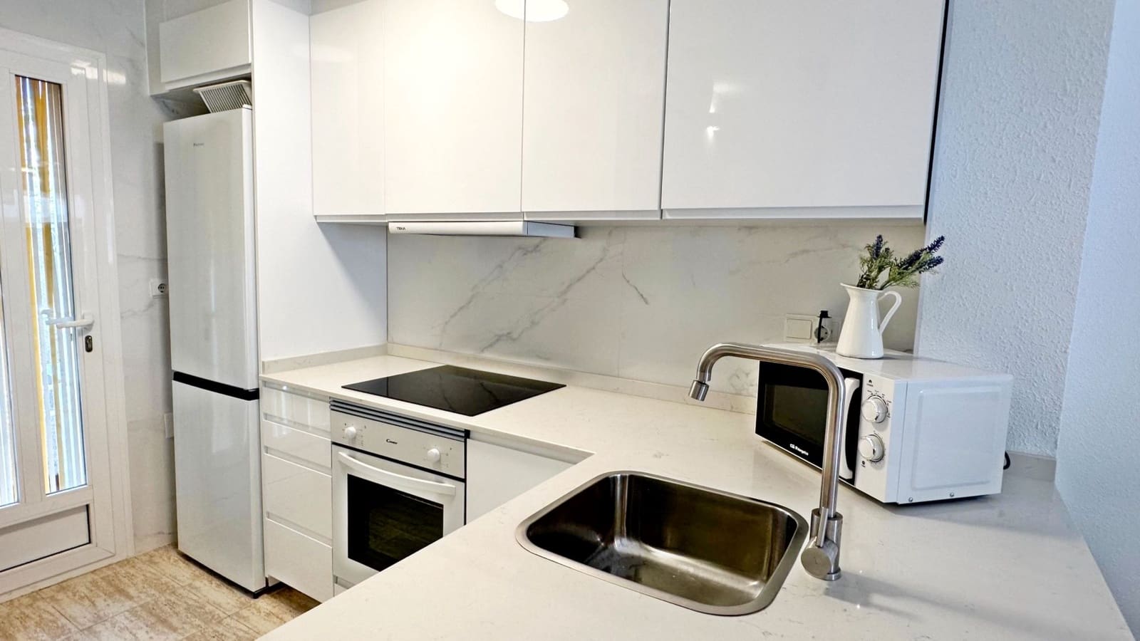 2 soveværelse Byhus til leje i Oliva med swimmingpool garage - € 700 (Ref: 8907098)