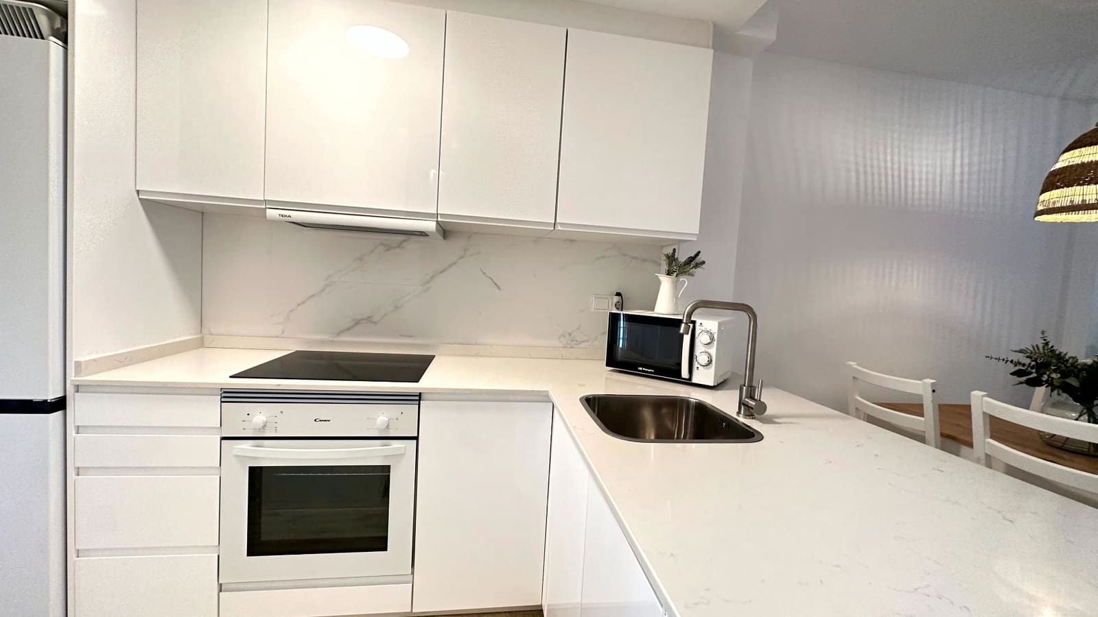 2 soveværelse Byhus til leje i Oliva med swimmingpool garage - € 700 (Ref: 8907098)