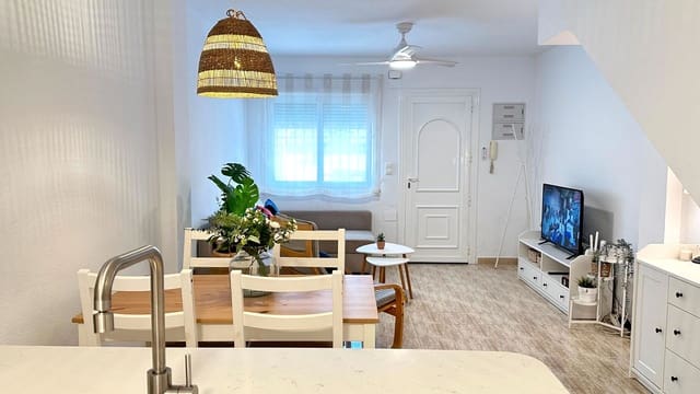 2 makuuhuone Omakotitalo vuokrattavana paikassa Oliva Nova, Oliva mukana uima-altaan 
autotalli - 700 € (Ref: 8907098)