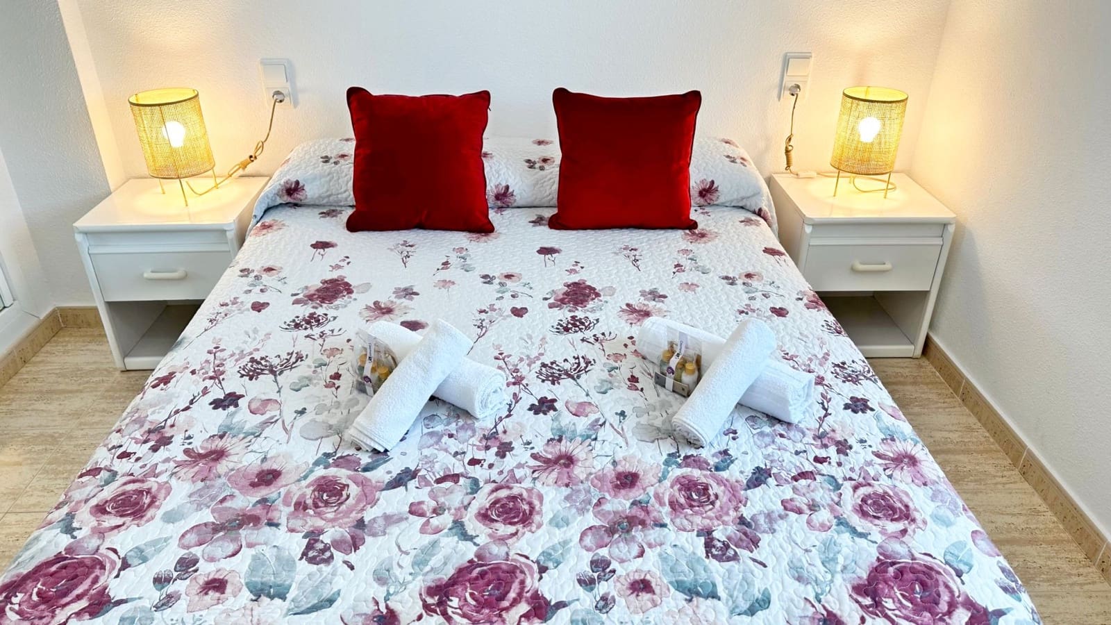 2 soveværelse Byhus til leje i Oliva med swimmingpool garage - € 700 (Ref: 8907098)