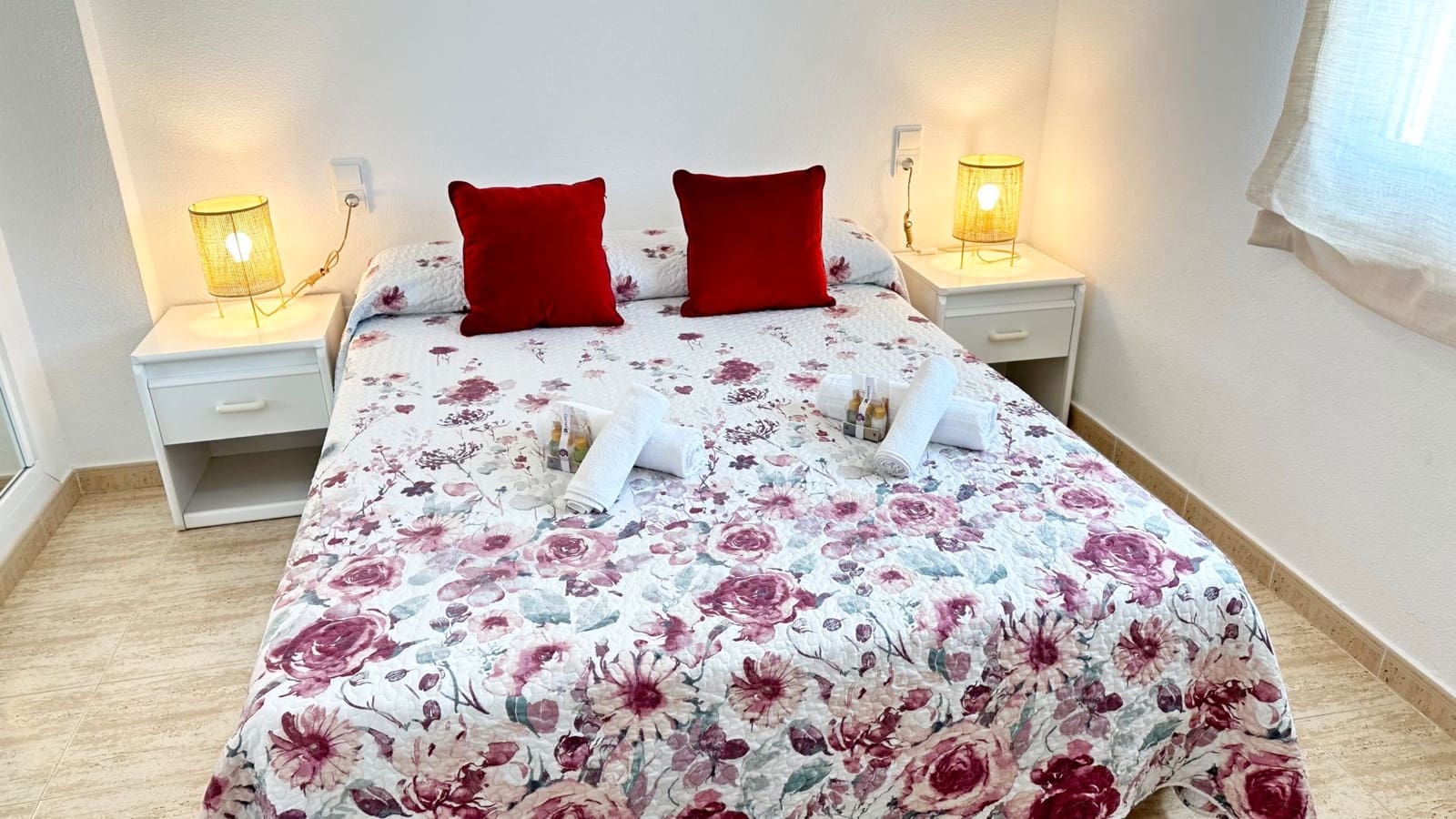 2 soveværelse Byhus til leje i Oliva med swimmingpool garage - € 700 (Ref: 8907098)