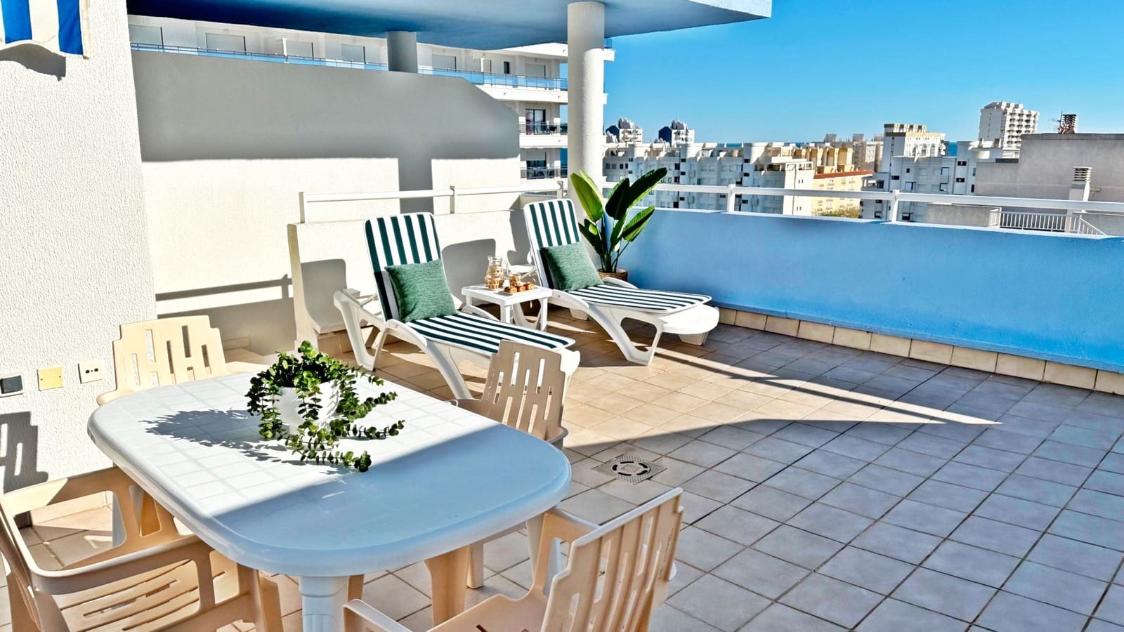 2 soveværelse Lejlighed til leje i Gandia med swimmingpool garage - € 550 (Ref: 8907099)