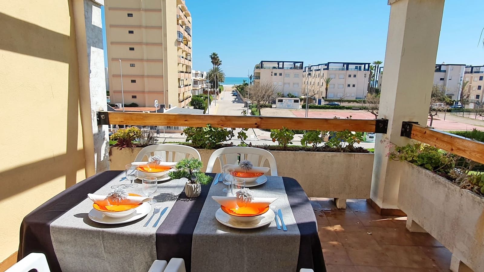 2 slaapkamer Strandappartement te huur in Xeraco met zwembad garage - € 550 (Ref: 9706039)