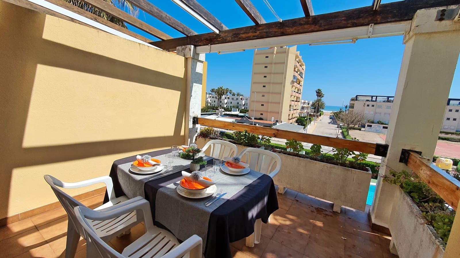 2 slaapkamer Strandappartement te huur in Xeraco met zwembad garage - € 550 (Ref: 9706039)