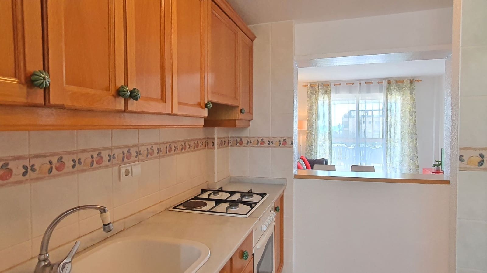 2 slaapkamer Strandappartement te huur in Xeraco met zwembad garage - € 550 (Ref: 9706039)