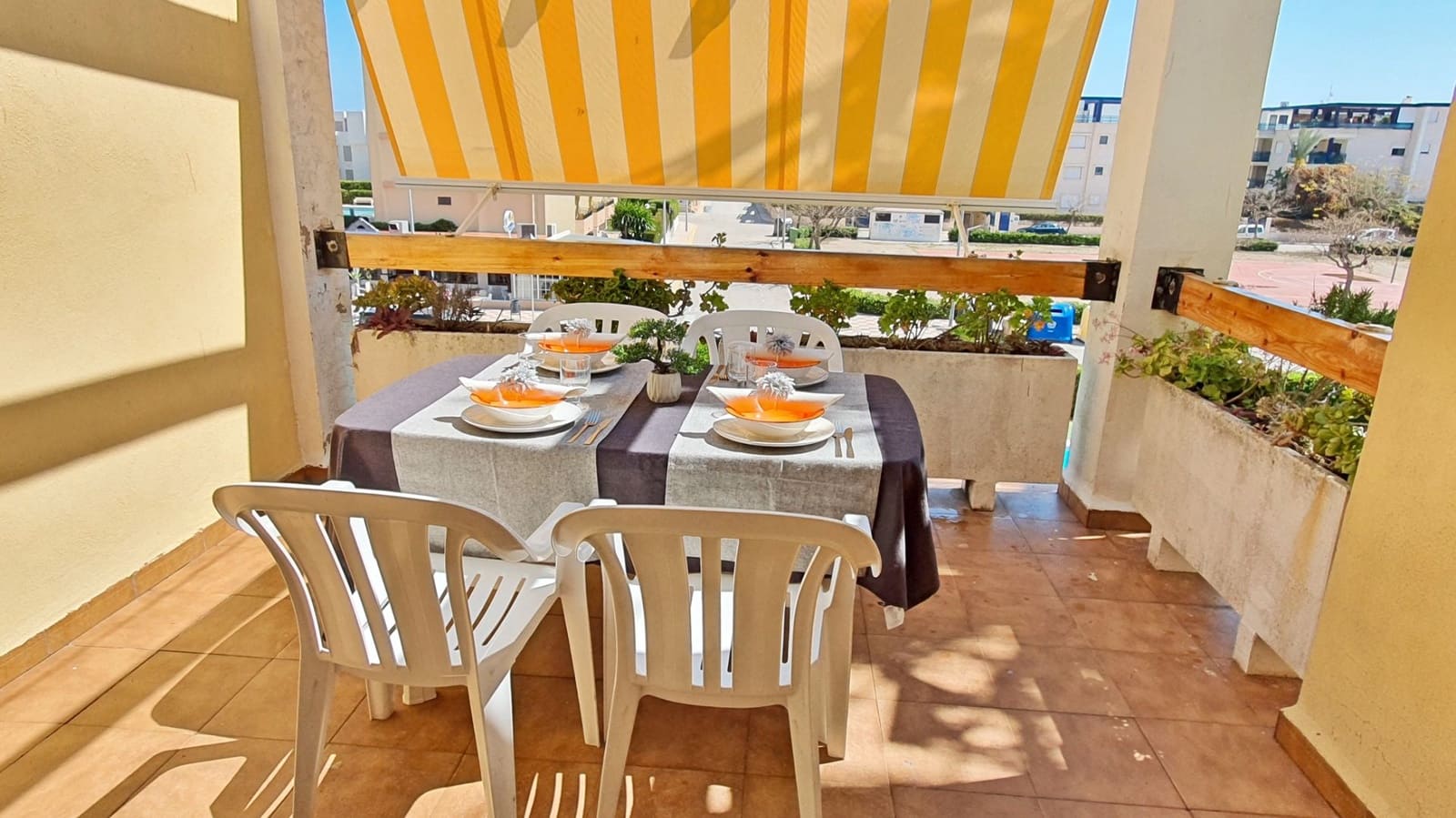 2 slaapkamer Strandappartement te huur in Xeraco met zwembad garage - € 550 (Ref: 9706039)