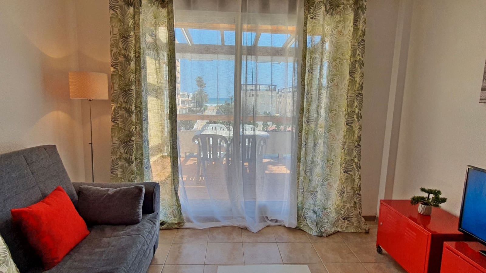 2 slaapkamer Strandappartement te huur in Xeraco met zwembad garage - € 550 (Ref: 9706039)