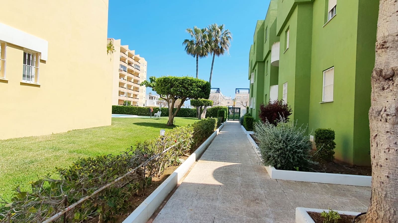 2 slaapkamer Strandappartement te huur in Xeraco met zwembad garage - € 550 (Ref: 9706039)