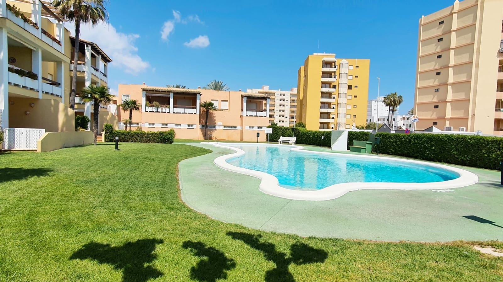 2 slaapkamer Strandappartement te huur in Xeraco met zwembad garage - € 550 (Ref: 9706039)