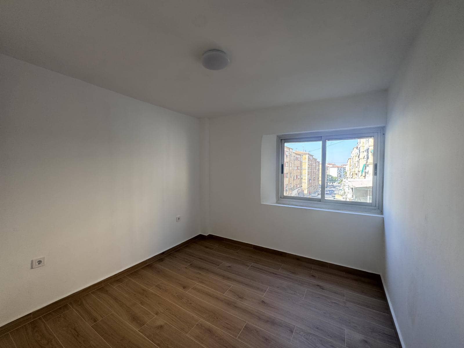 3 Zimmer Wohnung zu verkaufen in Alicante / Alacant Stadt - 96.000 € (Ref: 10023329)