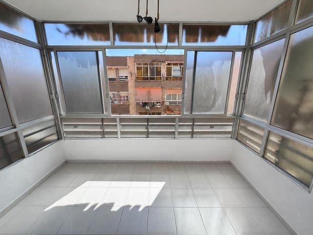 3 soveværelse Lejlighed til salg i Juan XXIII, Alicante by - € 125.000 (Ref: 10023388)