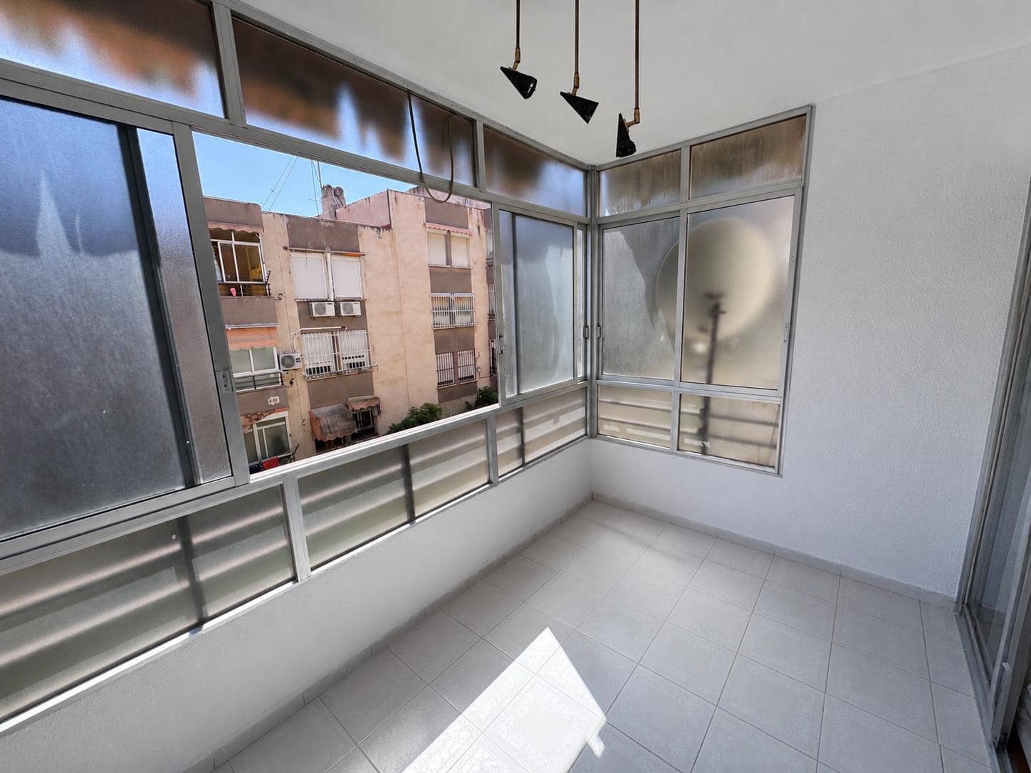 3 sovrum Lägenhet till salu i Alicante stad - 125 000 € (Ref: 10023388)
