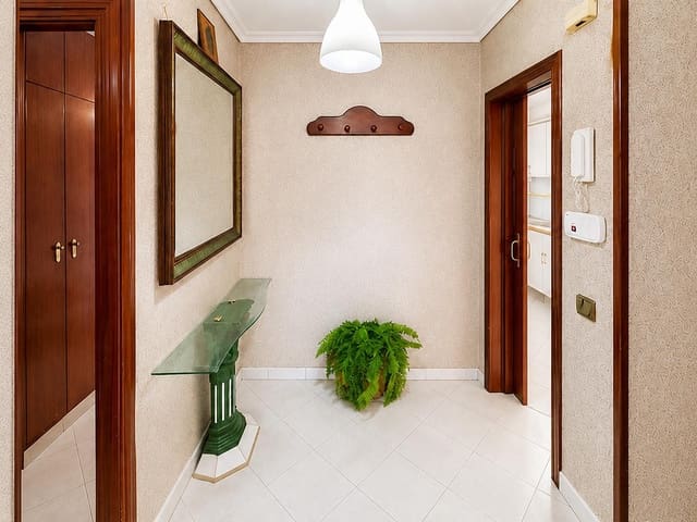 3 soveværelse Lejlighed til salg i Juan XXIII, Alicante by - € 125.000 (Ref: 10023388)