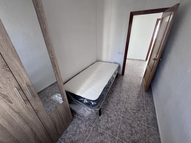 4 Zimmer Wohnung zu verkaufen in Colonia Requena, Alicante / Alacant Stadt - 115.000 € (Ref: 10130985)