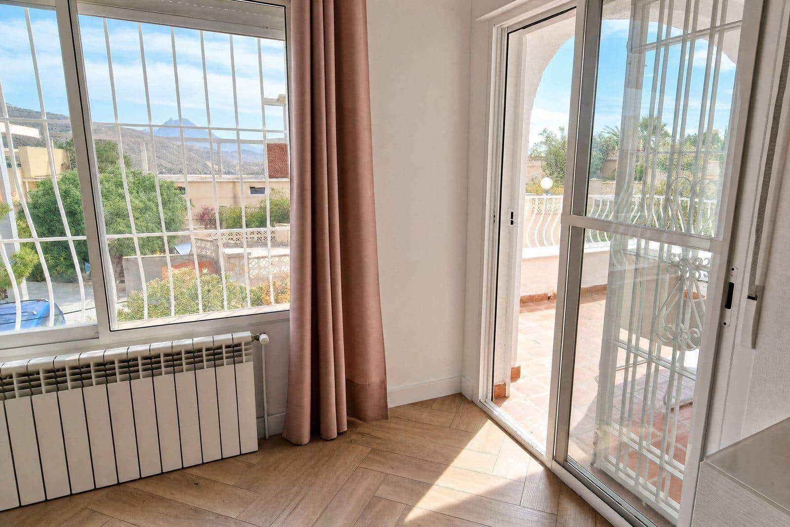 4 soverom Villa til salgs i El Campello med svømmebasseng - € 549 000 (Ref: 10134959)