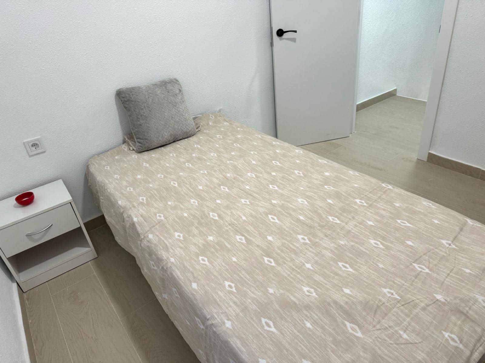 3 bedroom Apartment for sale in Alicante / Alacant city - € 98,900 (Ref: 8967297)