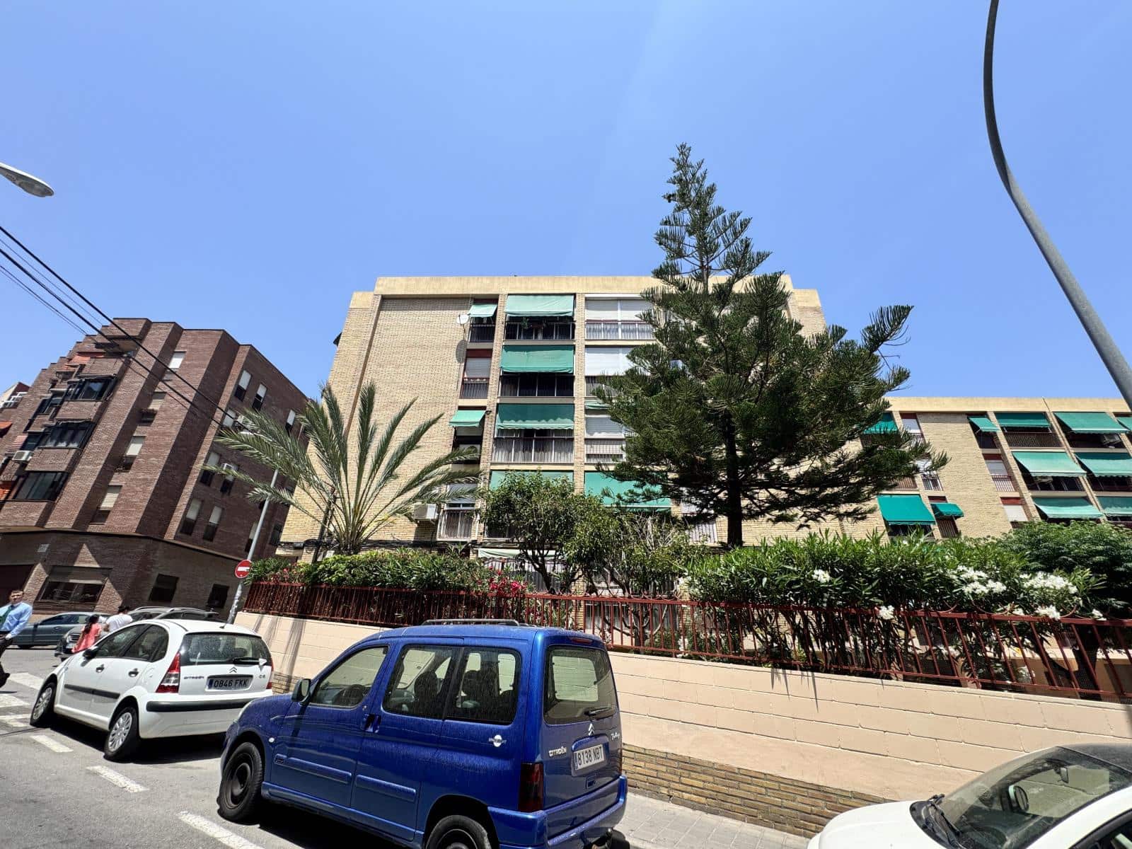 4 bedroom Flat for sale in Alicante / Alacant city - € 219,900 (Ref: 9072650)