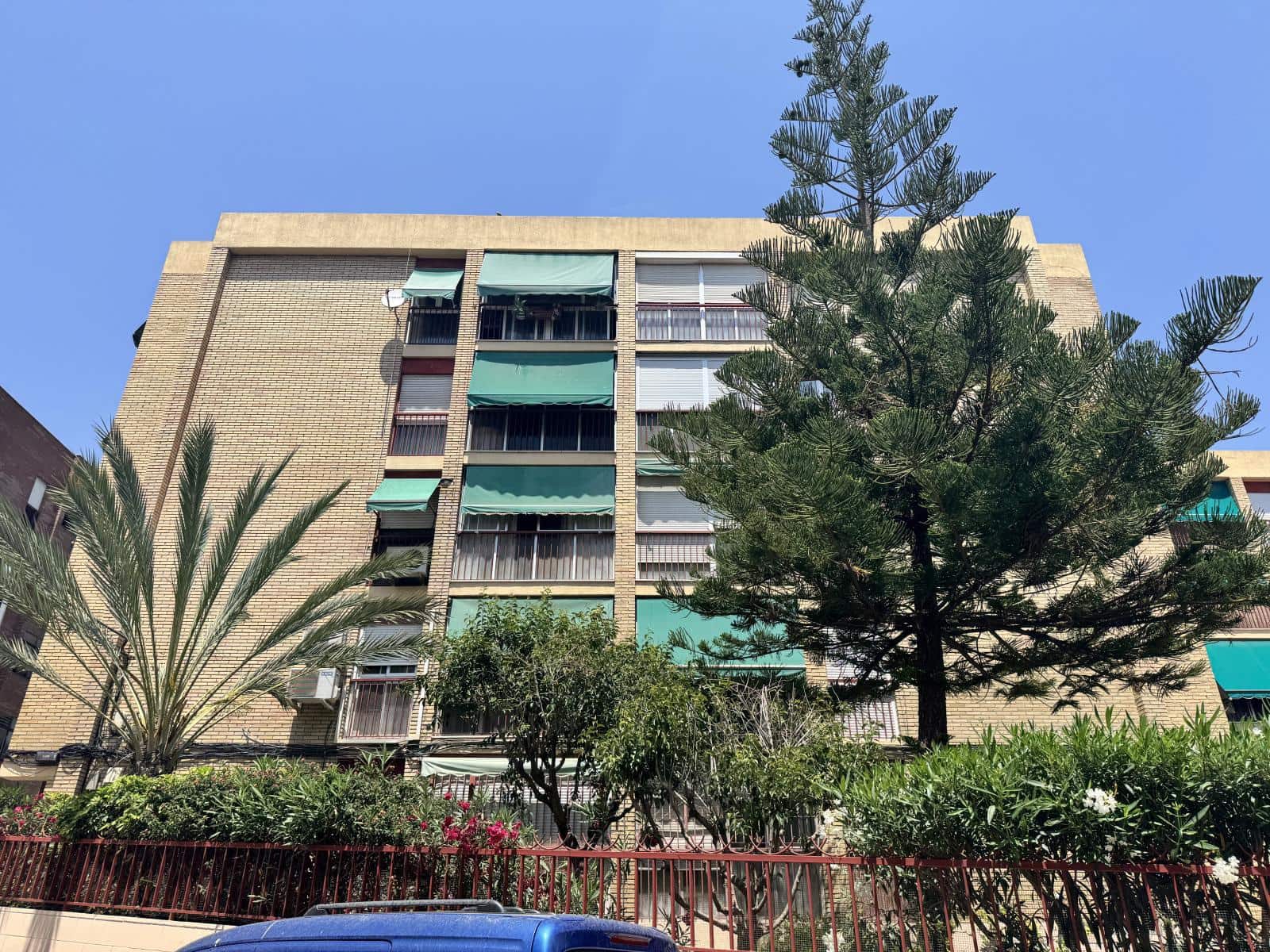 4 bedroom Flat for sale in Alicante / Alacant city - € 219,900 (Ref: 9072650)