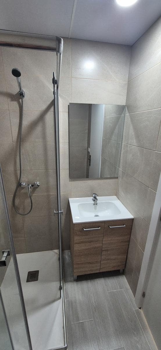 4 Zimmer Apartment zu verkaufen in Alicante / Alacant Stadt - 119.900 € (Ref: 9306913)