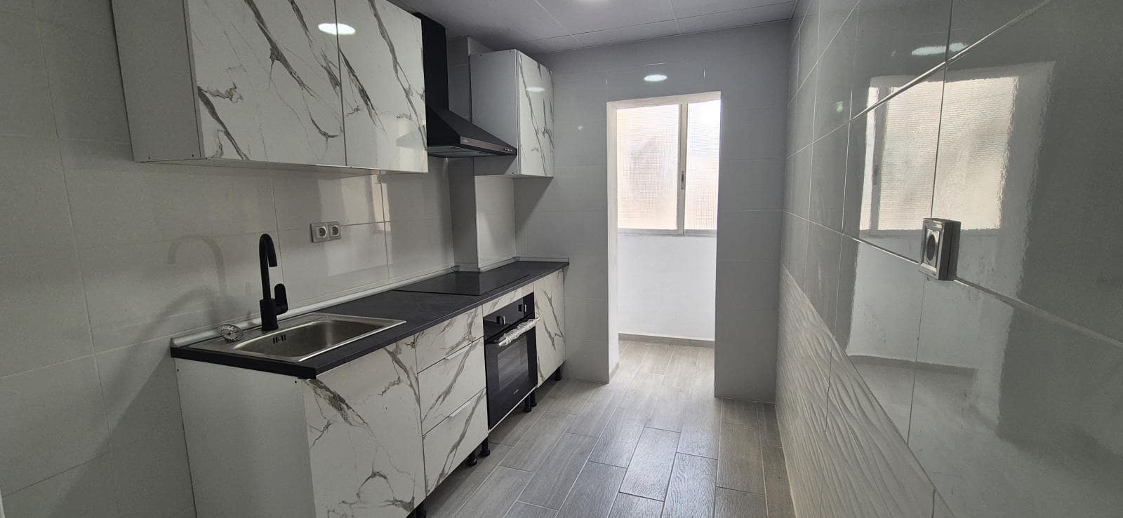 4 Zimmer Apartment zu verkaufen in Alicante / Alacant Stadt - 119.900 € (Ref: 9306913)