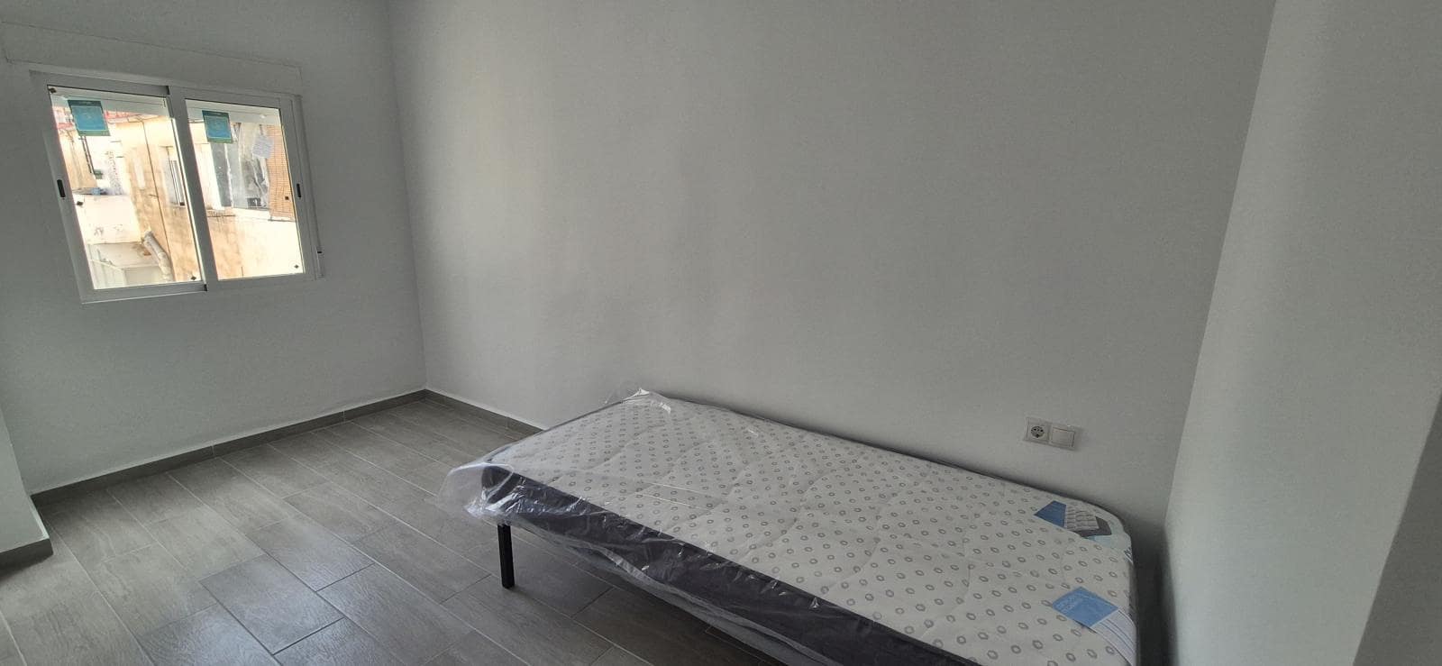 4 Zimmer Apartment zu verkaufen in Alicante / Alacant Stadt - 119.900 € (Ref: 9306913)
