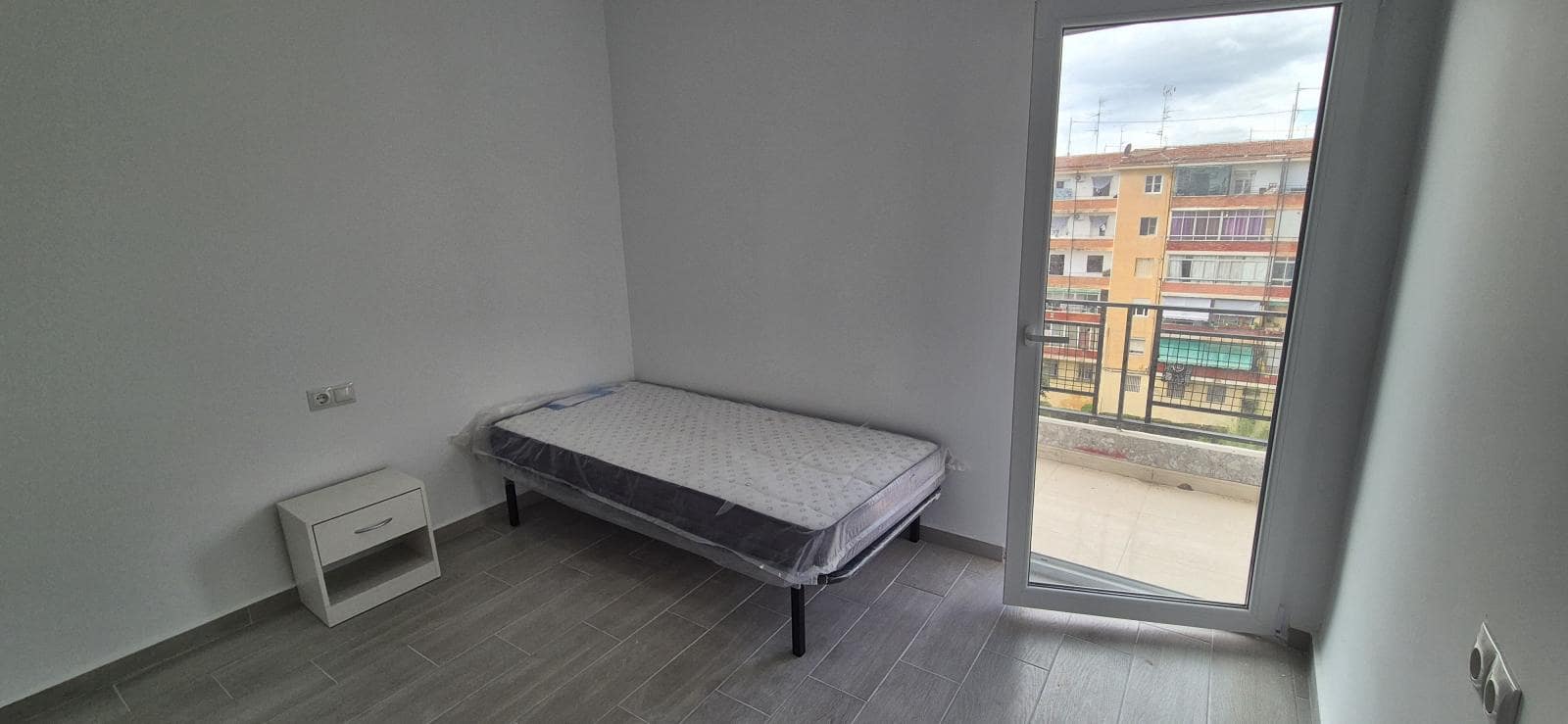 4 Zimmer Apartment zu verkaufen in Alicante / Alacant Stadt - 119.900 € (Ref: 9306913)