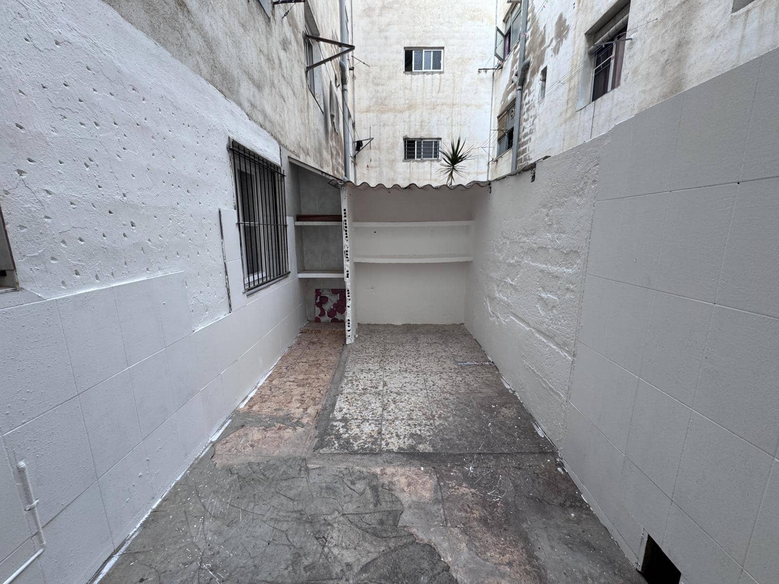 2 slaapkamer Flat te koop in Alicante stad - € 92.900 (Ref: 9391090)