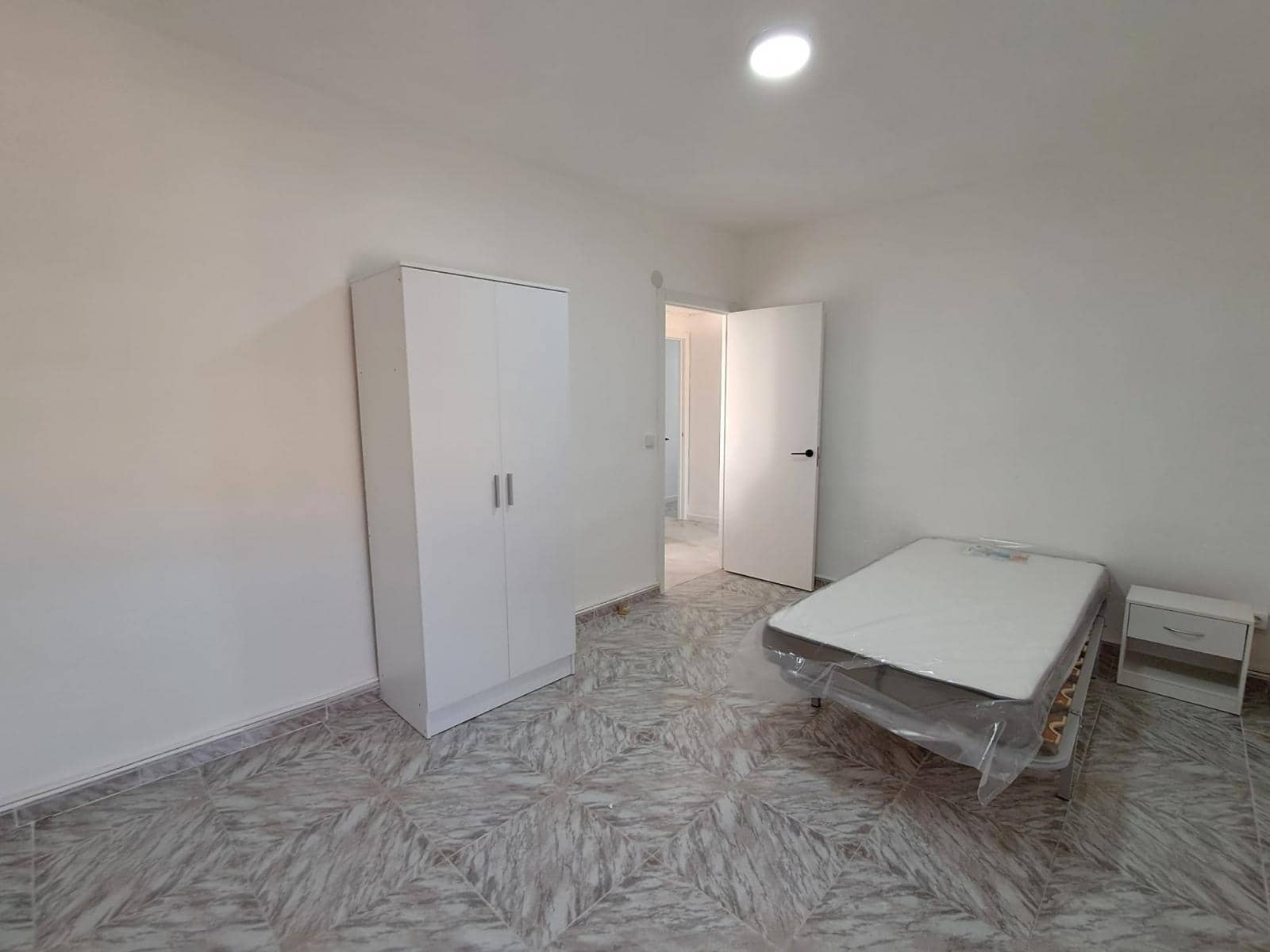 4 soverom Leilighet til salgs i Alicante by - € 98 000 (Ref: 9403160)