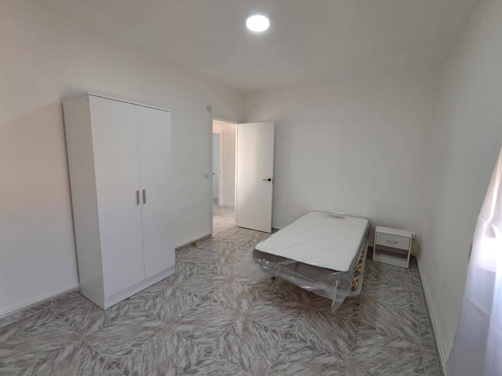 4 soverom Leilighet til salgs i Alicante by - € 98 000 (Ref: 9403160)