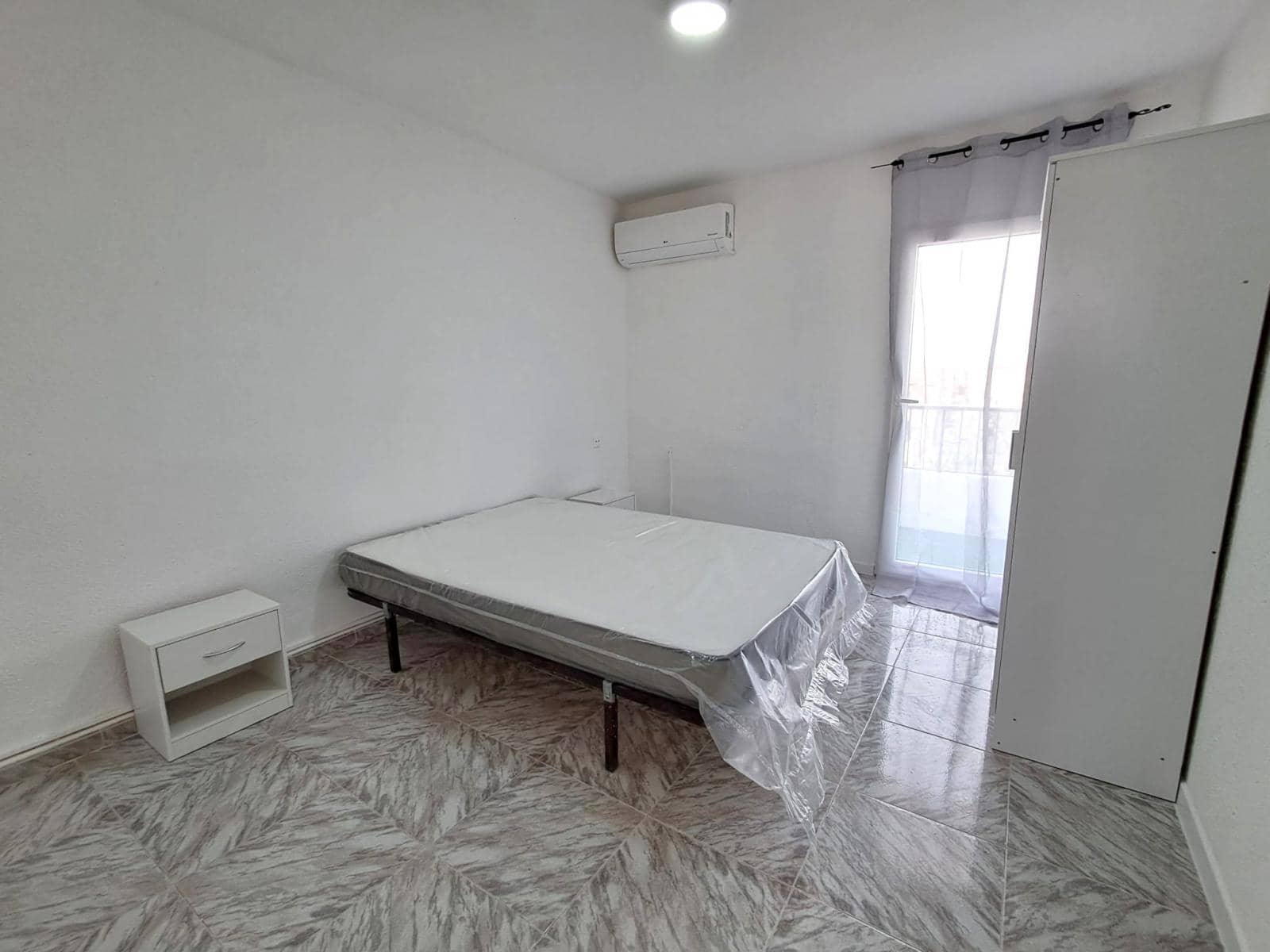 4 soverom Leilighet til salgs i Alicante by - € 98 000 (Ref: 9403160)