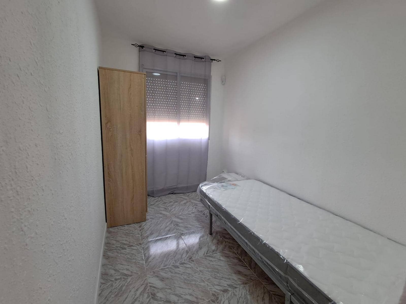 4 soverom Leilighet til salgs i Alicante by - € 98 000 (Ref: 9403160)