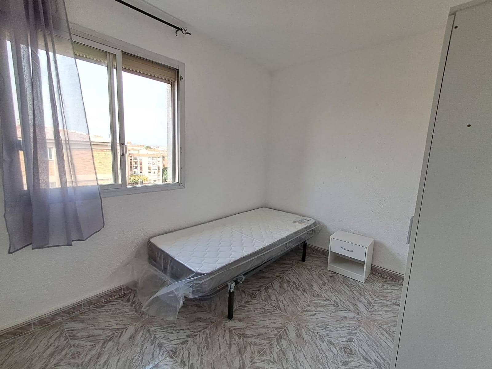 4 soverom Leilighet til salgs i Alicante by - € 98 000 (Ref: 9403160)