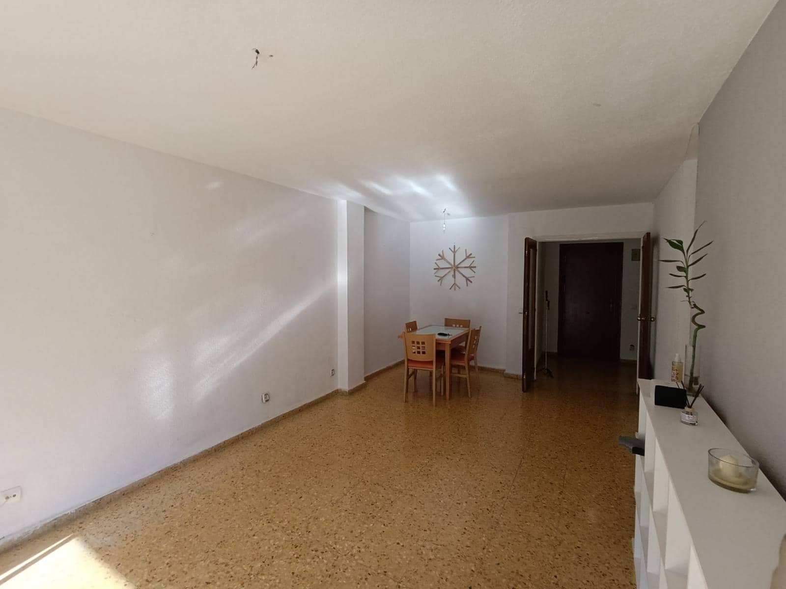 4 soveværelse Lejlighed til salg i Alicante by med swimmingpool - € 159.000 (Ref: 9403162)