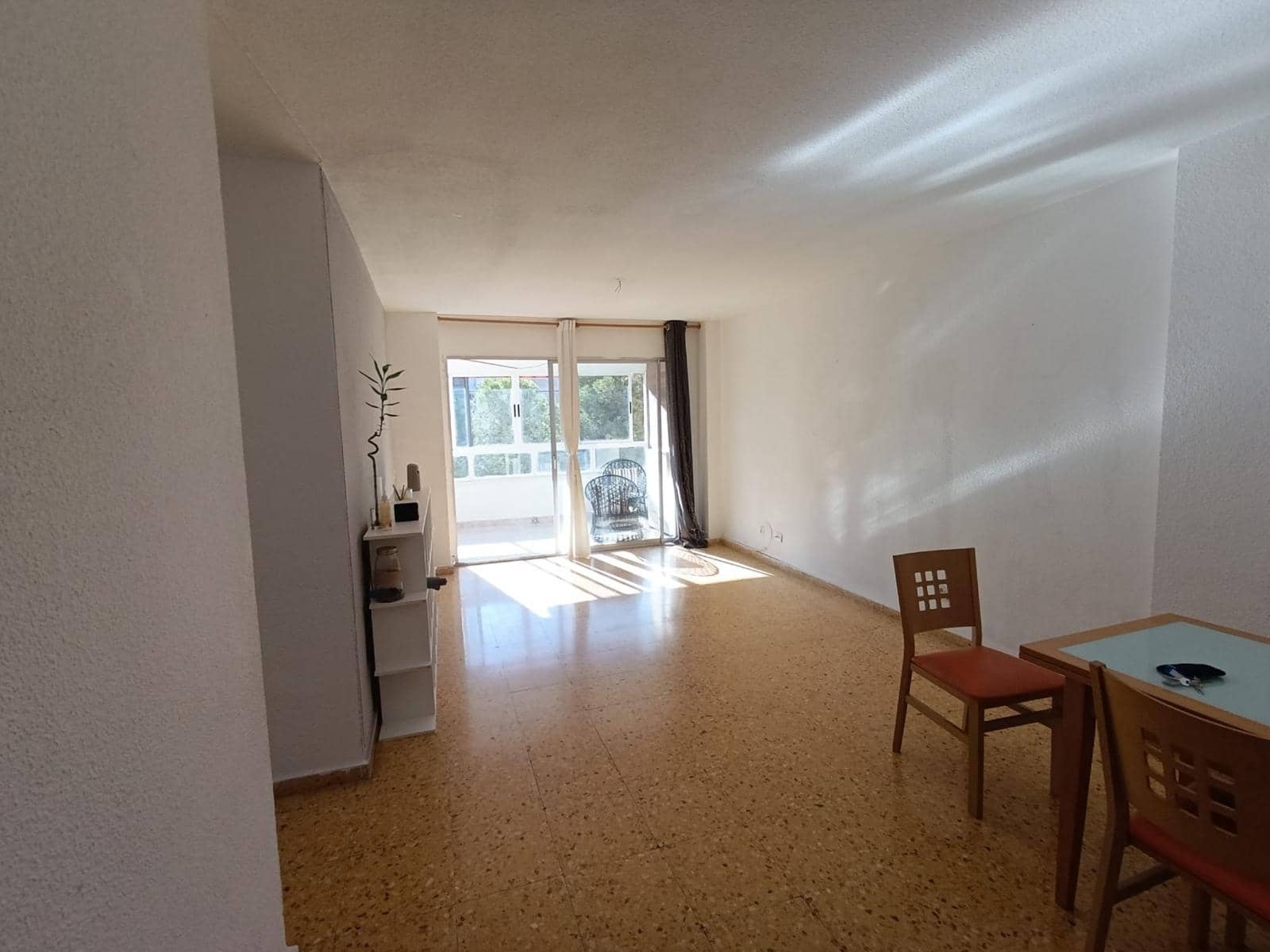 4 soveværelse Lejlighed til salg i Alicante by med swimmingpool - € 159.000 (Ref: 9403162)