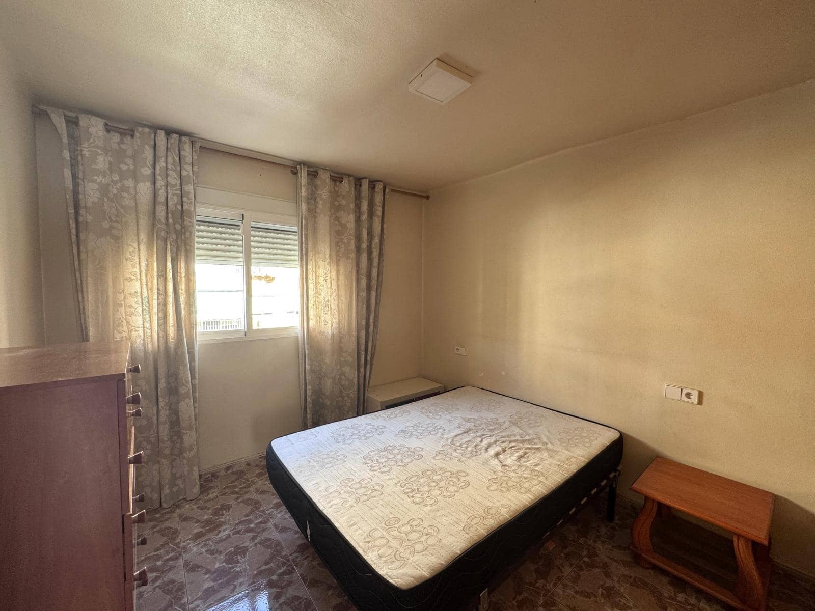 3 slaapkamer Flat te koop in Alicante stad - € 92.000 (Ref: 9432386)