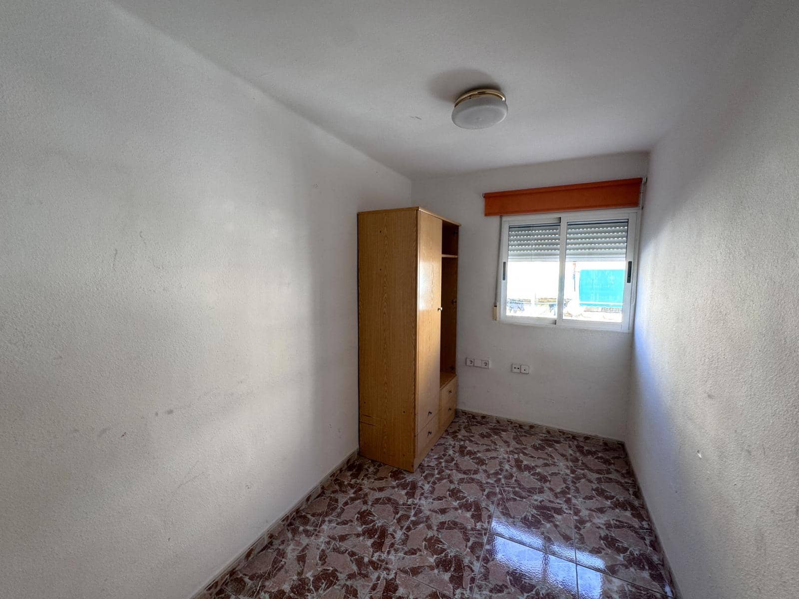 3 slaapkamer Flat te koop in Alicante stad - € 92.000 (Ref: 9432386)