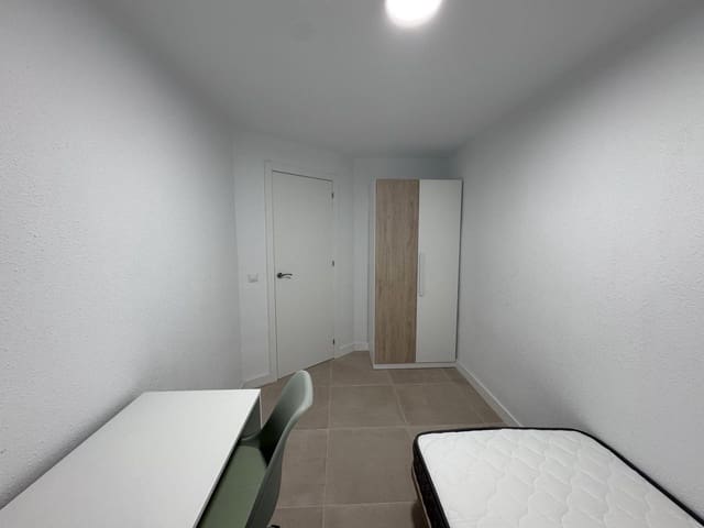 3 soveværelse Lejlighed til salg i Colonia Requena, Alicante by - € 90.000 (Ref: 9432387)