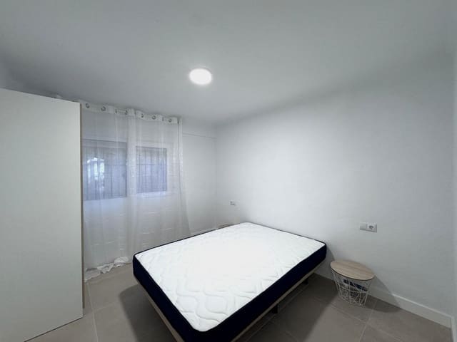 3 soveværelse Lejlighed til salg i Colonia Requena, Alicante by - € 90.000 (Ref: 9432387)