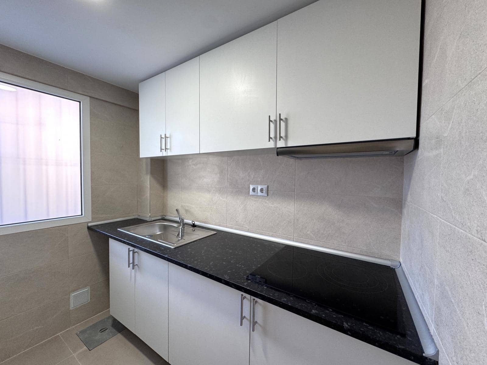 3 slaapkamer Flat te koop in Alicante stad - € 90.000 (Ref: 9432387)