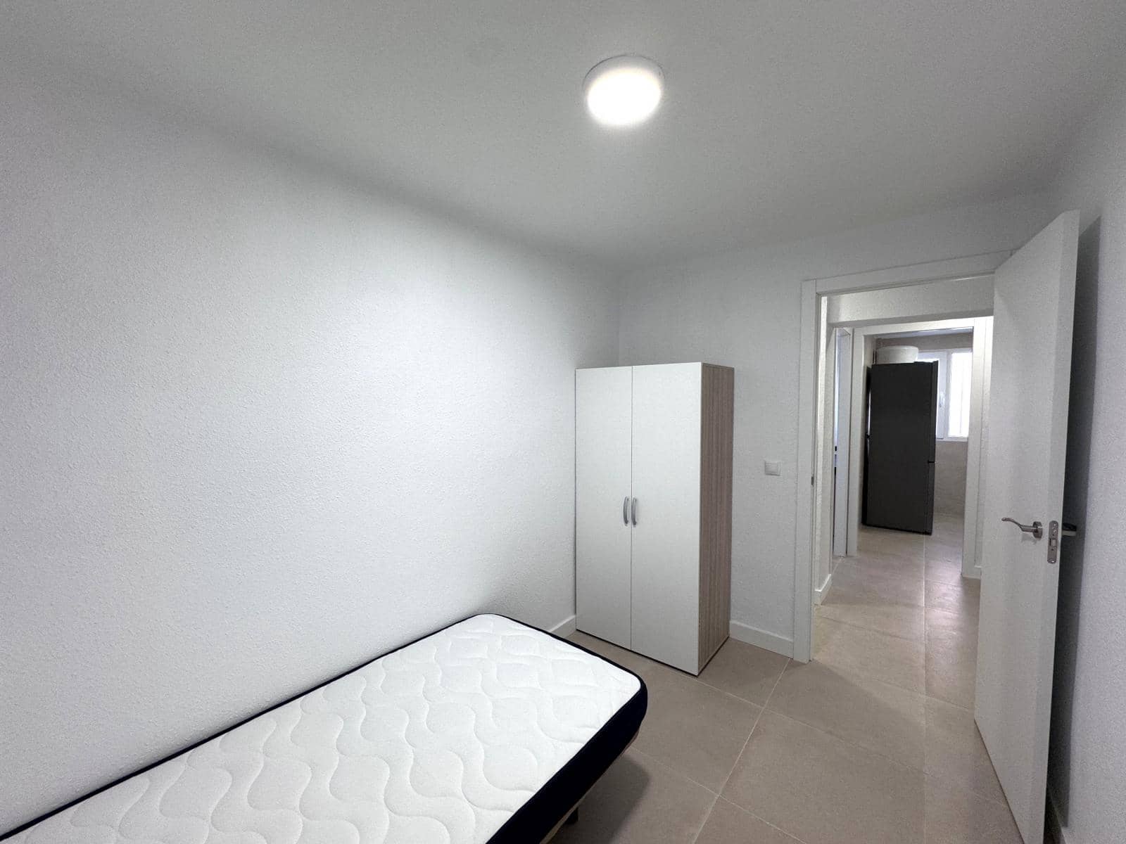 3 slaapkamer Flat te koop in Alicante stad - € 90.000 (Ref: 9432387)