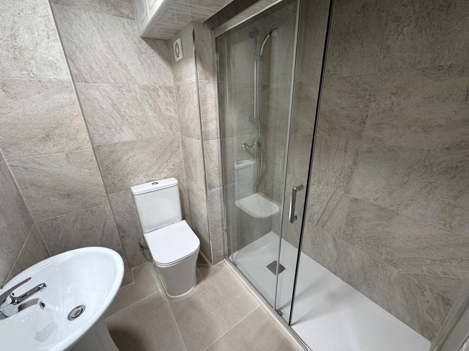 3 slaapkamer Flat te koop in Alicante stad - € 90.000 (Ref: 9432387)