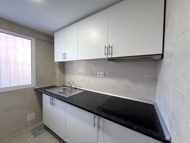 3 soveværelse Lejlighed til salg i Colonia Requena, Alicante by - € 90.000 (Ref: 9432387)