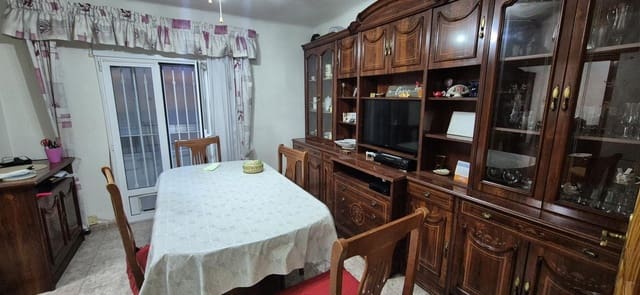 3 bedroom Flat for sale in Alicante / Alacant city - € 109,000 (Ref: 9453589)