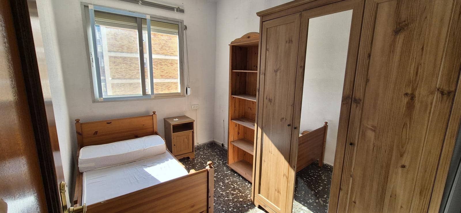 3 slaapkamer Flat te koop in Alicante stad - € 92.000 (Ref: 9454901)