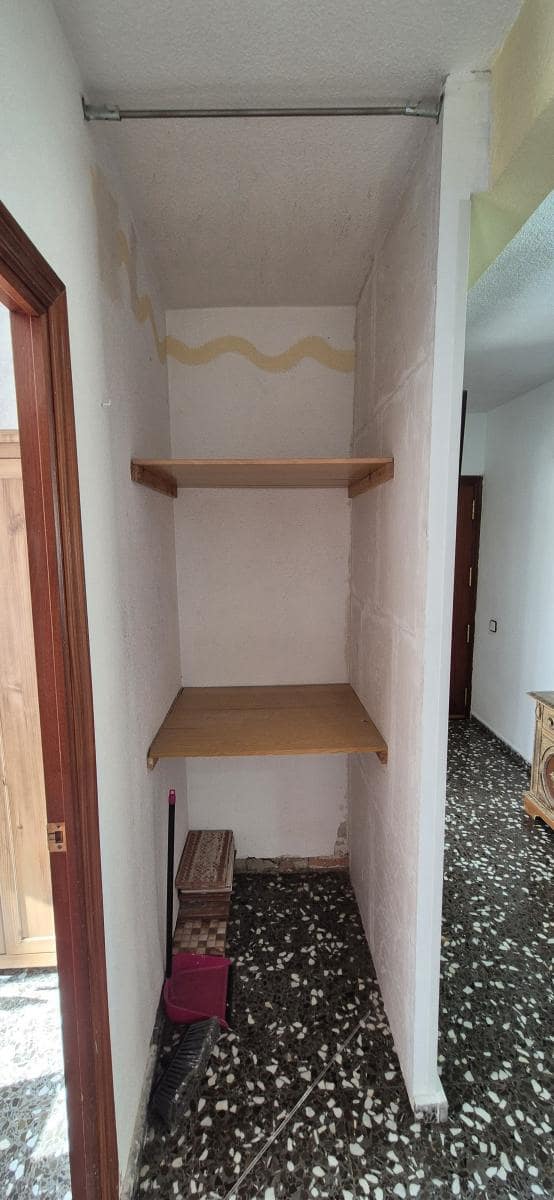 3 slaapkamer Flat te koop in Alicante stad - € 92.000 (Ref: 9454901)